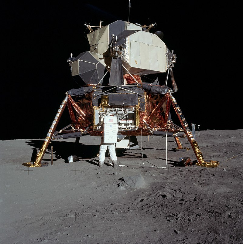 https://commons.wikimedia.org/wiki/Apollo_11#/media/File:Apollo_11_Lunar_Lander_-_5927_NASA.jpg